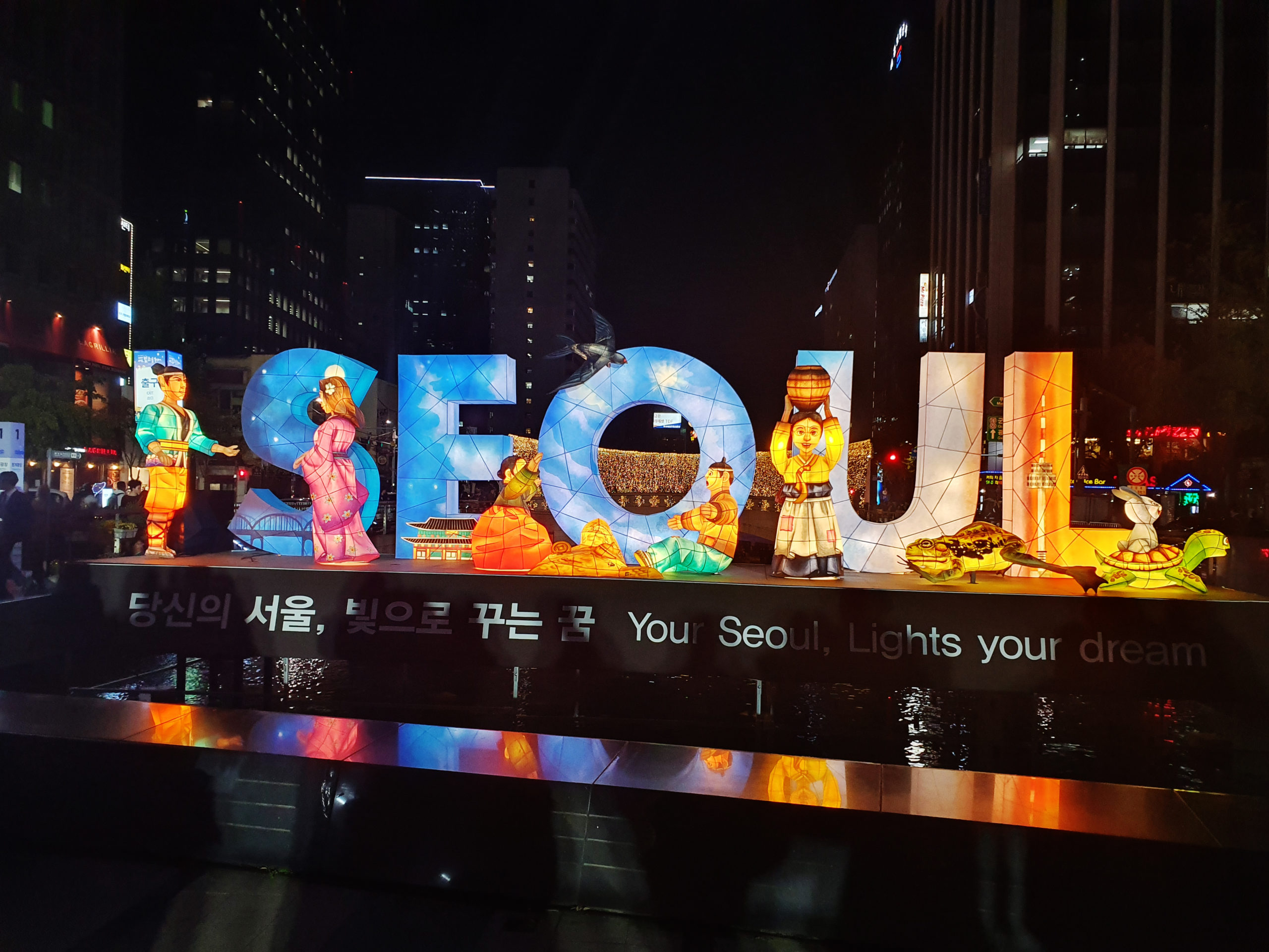 Sculptures representing Seoul
