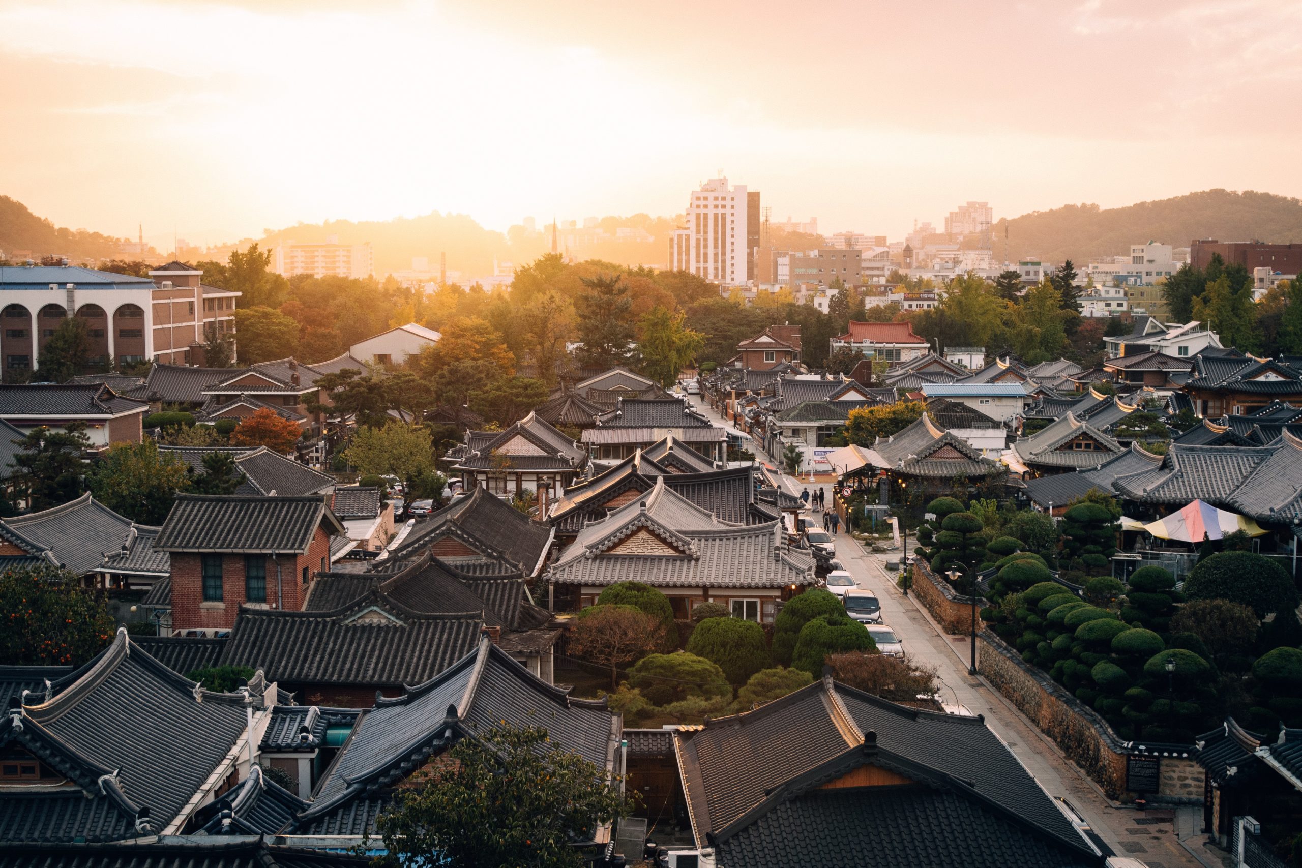 picture shows the scenery of Jeonju Hanok Village